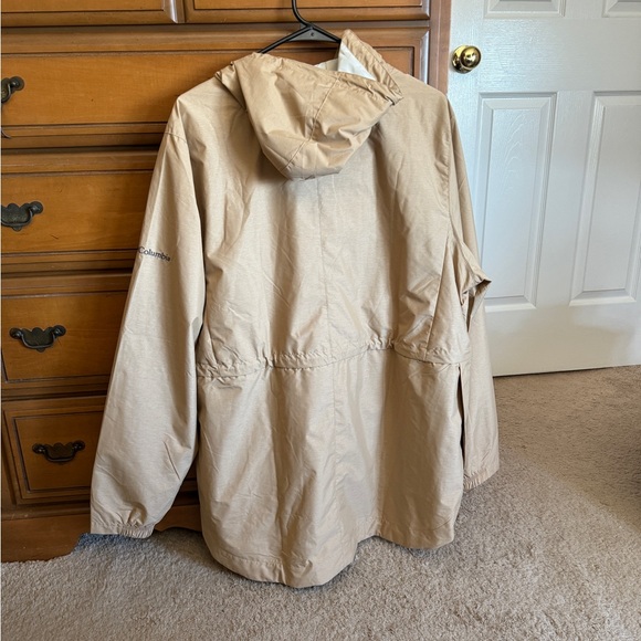 Columbia Sportswear Women’s rain coat - Picture 3 of 3